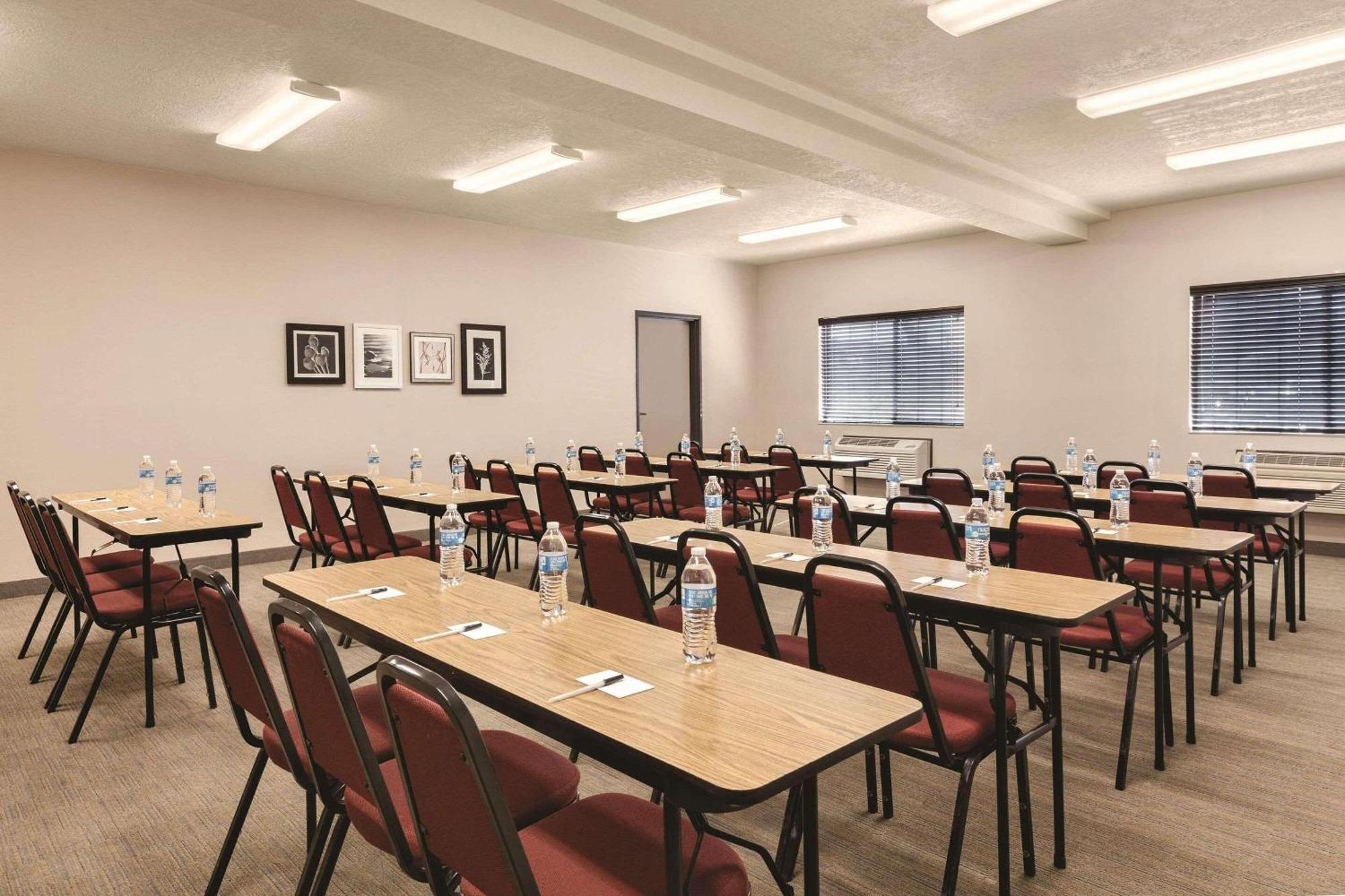 Country Inn & Suites By Radisson, Prineville, Or מראה חיצוני תמונה
